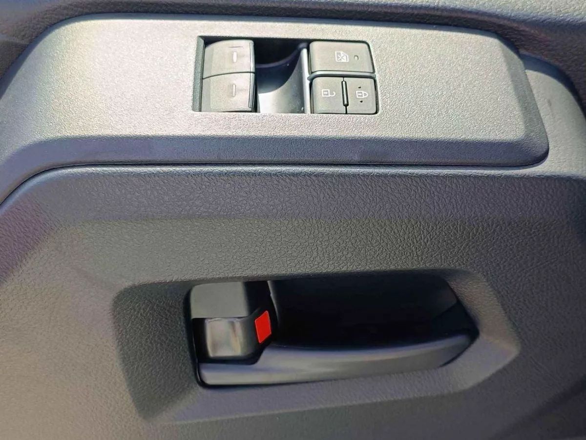 Toyota Hiace TOYOTA HIACE CARGO LOW ROOF || 3.5L PETROL A/T V6 (CODE # HCLRAE)-19-0