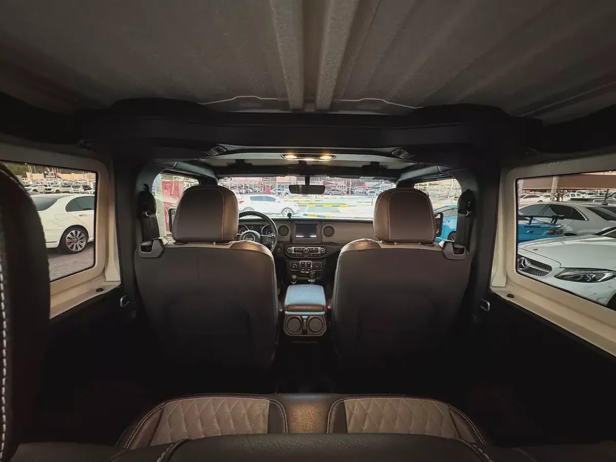 Jeep Wrangler in showroom condition-9-9