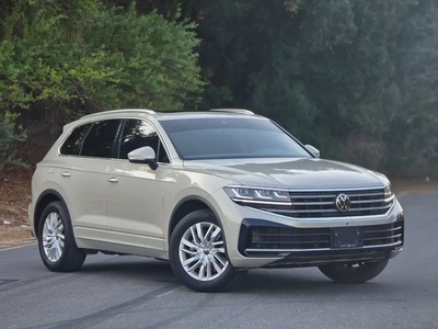 Volkswagen Touareg 2024 Comfortline GCC Specs | Under warranty | Perfect condition | Original paint-0