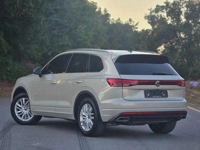 Volkswagen Touareg 2024 Comfortline GCC Specs | Under warranty | Perfect condition | Original paint-6