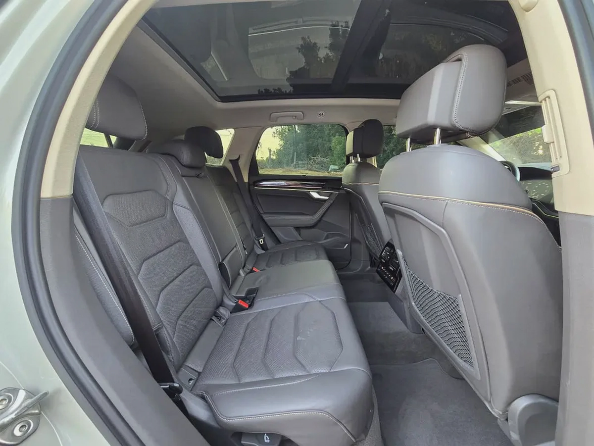 Volkswagen Touareg 2024 Comfortline GCC Specs | Under warranty | Perfect condition | Original paint
