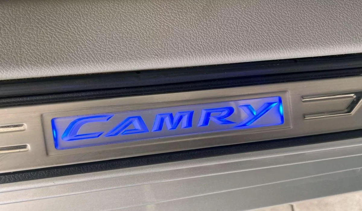 Toyota Camry SE 2.5L-4CYL  EXCELLENT CONDITION LOW KILOMETER DRIVEN-12-0