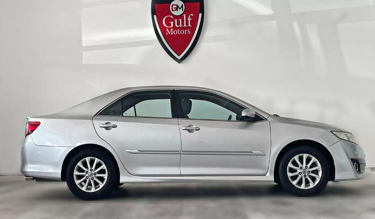 Toyota Camry SE 2.5L-4CYL  EXCELLENT CONDITION LOW KILOMETER DRIVEN-2-0