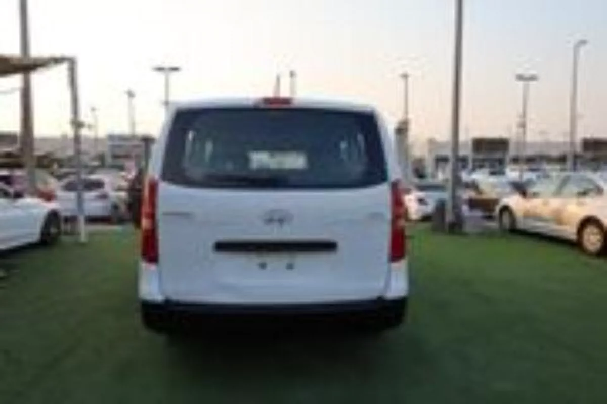 Used Hyundai H1 9-Seater Passenger Van 2020-7-7