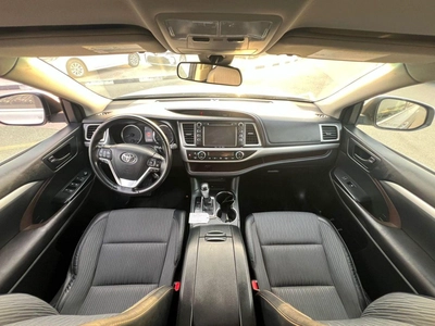 Toyota Highlander 2017 Toyota Highlander LE Plus - MidOption - 3.5L V6 - Full 7 Seater - Trunk Auto-9
