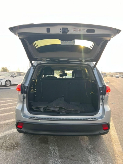 Toyota Highlander 2017 Toyota Highlander LE Plus - MidOption - 3.5L V6 - Full 7 Seater - Trunk Auto-8