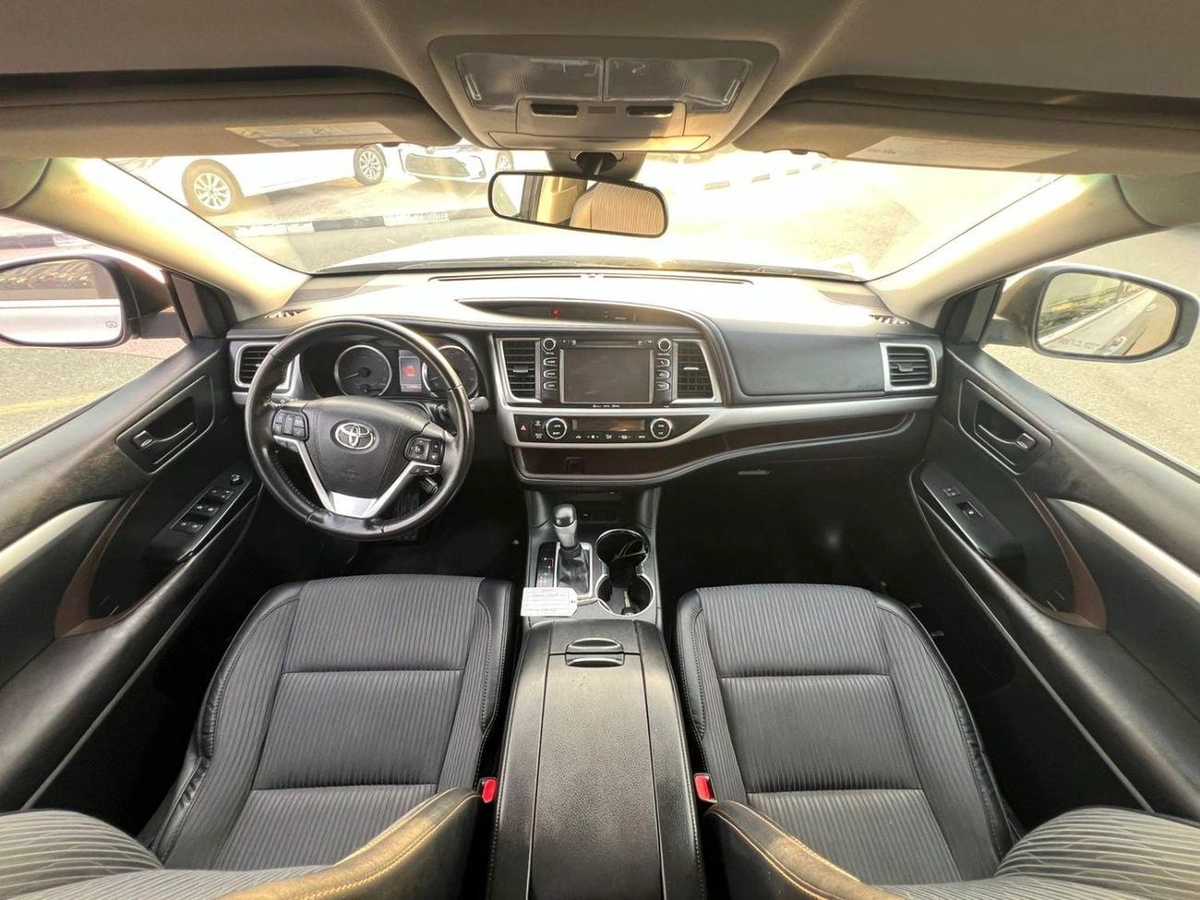 Toyota Highlander 2017 Toyota Highlander LE Plus - MidOption - 3.5L V6 - Full 7 Seater - Trunk Auto-9-0