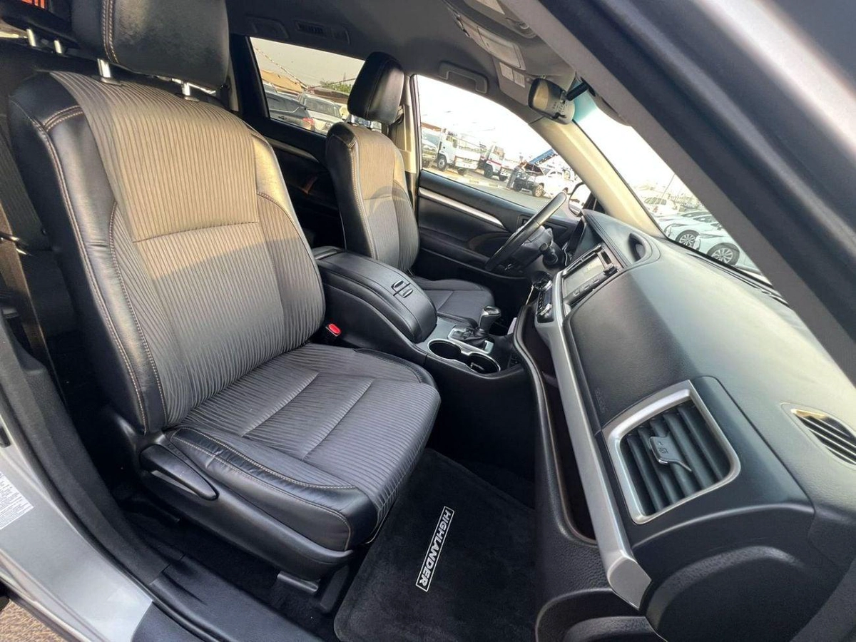 Toyota Highlander 2017 Toyota Highlander LE Plus - MidOption - 3.5L V6 - Full 7 Seater - Trunk Auto-11-0