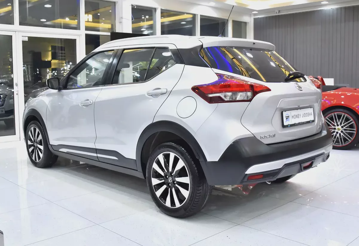 EXCELLENT DEAL for our Nissan Kicks ( 2017 Model ) in Silver Color GCC Specs-5-5