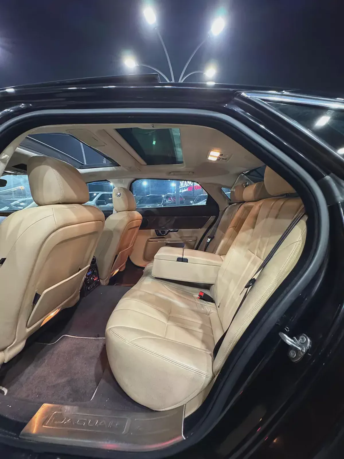 Jaguar XJ Luxury (LWB) 2018 GCC Specs-5-5