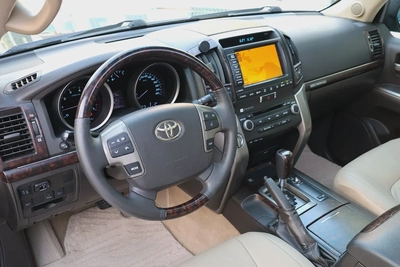 Toyota Land Cruiser VXR 2011 -153000KM- GCC Specs - Well Maintained-9
