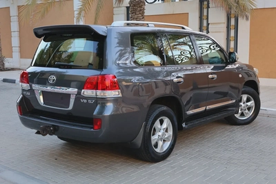 Toyota Land Cruiser VXR 2011 -153000KM- GCC Specs - Well Maintained-3