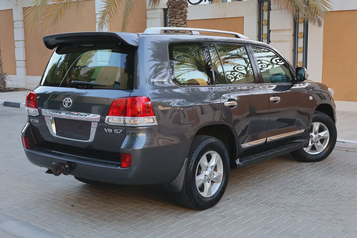 Toyota Land Cruiser VXR 2011 -153000KM- GCC Specs - Well Maintained-3-3