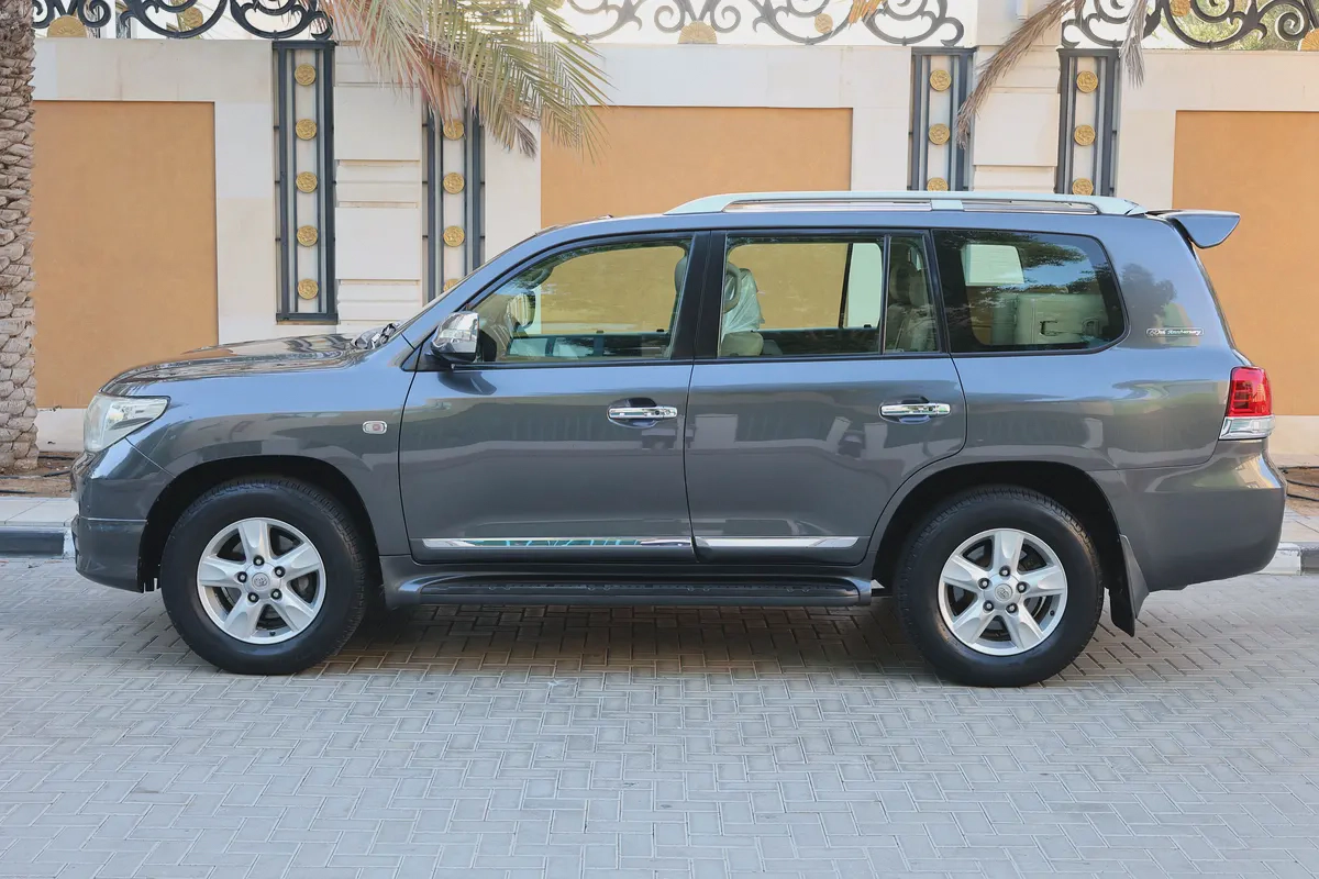 Toyota Land Cruiser VXR 2011 -153000KM- GCC Specs - Well Maintained-6-6