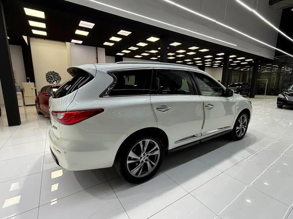 Infiniti QX60 Premium 2016 GCC Specs full service history