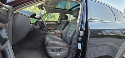 2019-Volkswagen Touareg  Full Option Excellent Condition-9