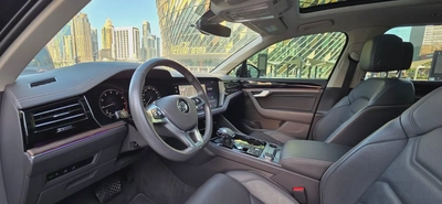 2019-Volkswagen Touareg  Full Option Excellent Condition-8