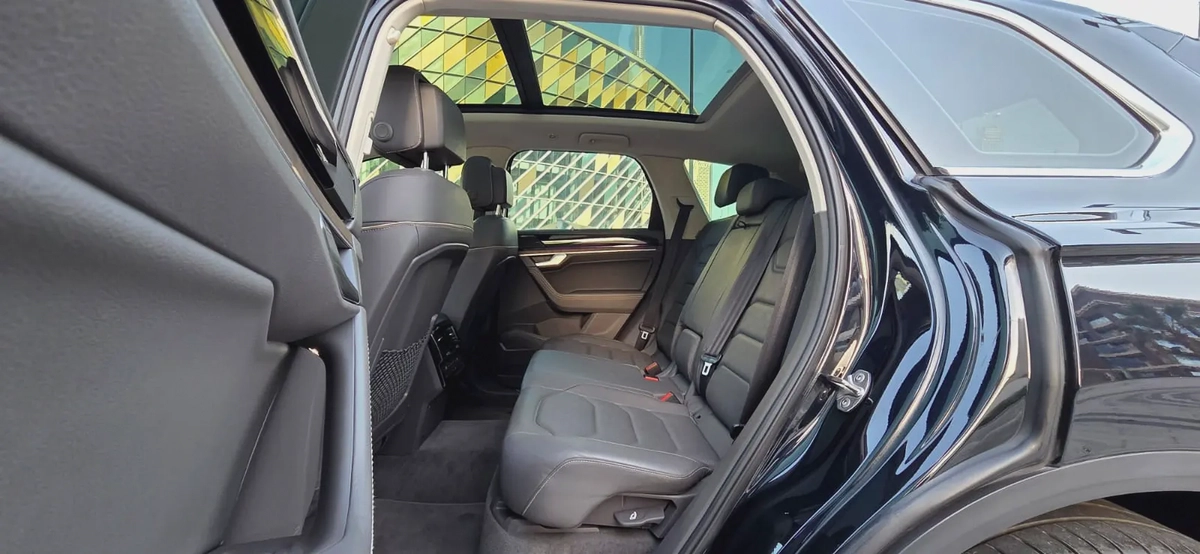 2019-Volkswagen Touareg  Full Option Excellent Condition-10-10
