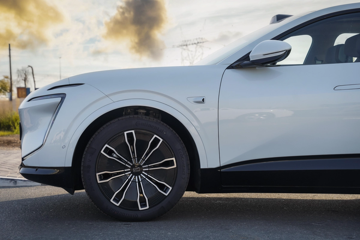2025 AVATR 07  ULTRA 4WD EXTENDED RANGE EDITION 0Km-15-15