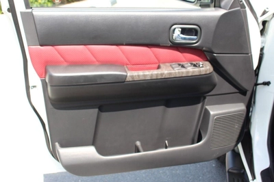 Nissan Patrol Manual Gear | Brand New | Under Official Dealer Warranty | Full Option-6