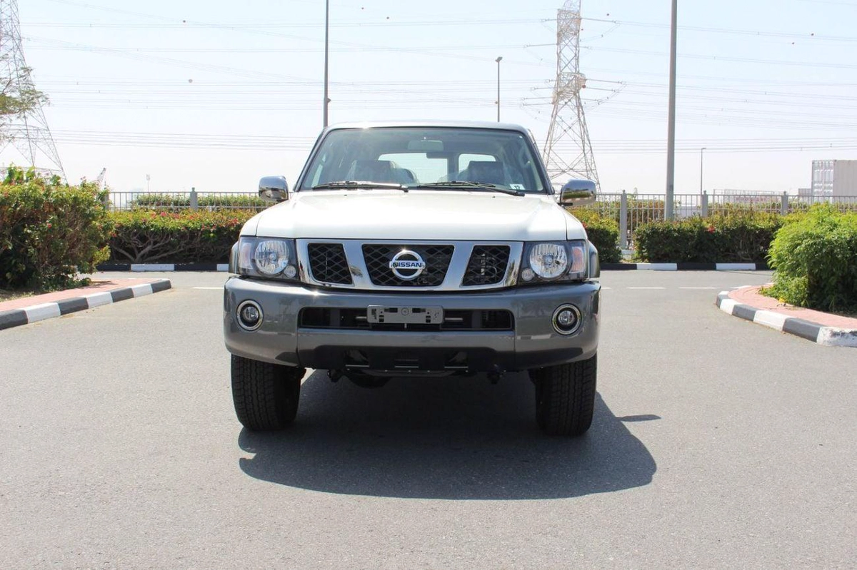 Nissan Patrol Manual Gear | Brand New | Under Official Dealer Warranty | Full Option-2-2