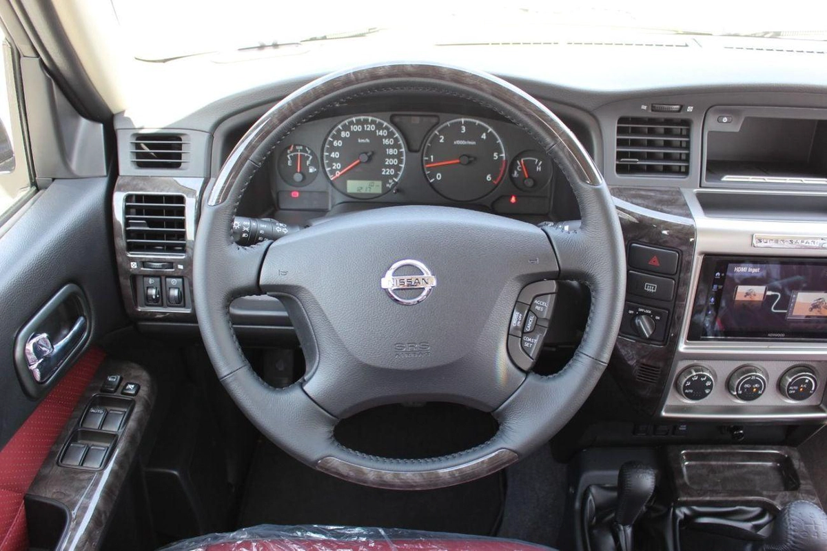 Nissan Patrol Manual Gear | Brand New | Under Official Dealer Warranty | Full Option-9-9