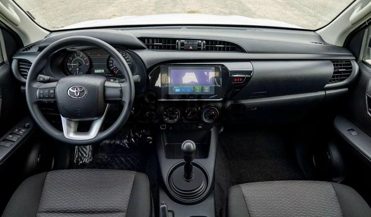 Toyota Hilux DLX HILUX 2.4L MT P.WINDO DIESEL 2026-8-0