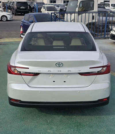 Toyota Camry E 2.5L-8