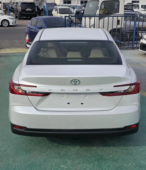 Toyota Camry E 2.5L