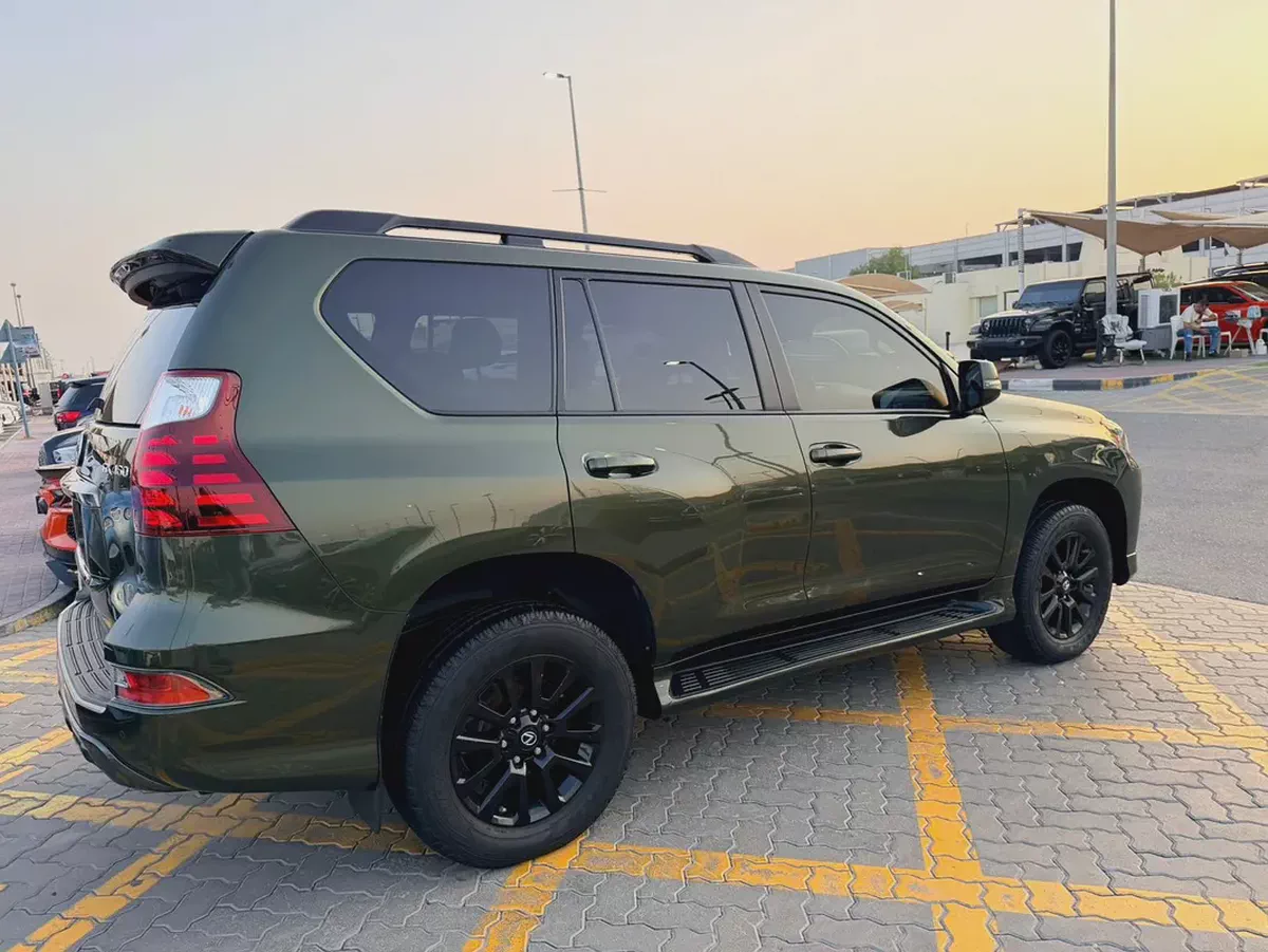 Lexus GX 460 2022 American Specs - Luxury SUV in Pristine Condition-2-2