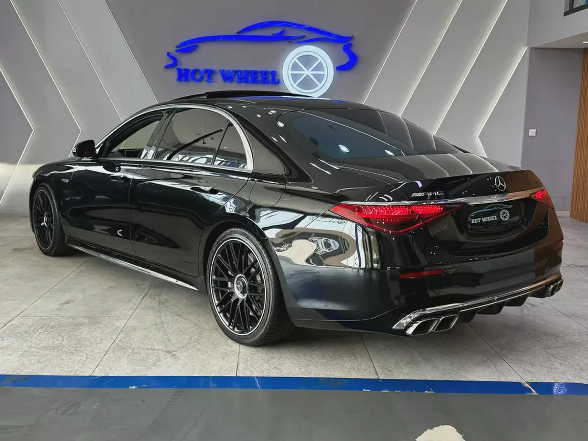 2024 - Mercedes-Benz S63 AMG V8 almost Brand new! for 555,000.00 AED-4-4