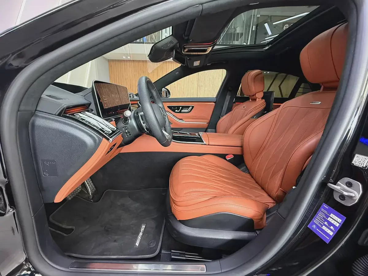 2024 - Mercedes-Benz S63 AMG V8 almost Brand new! for 555,000.00 AED-7-7