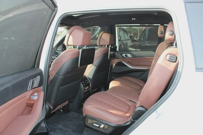 BMW X7 xDrive50i M Sport 2022 GCC Specs-9