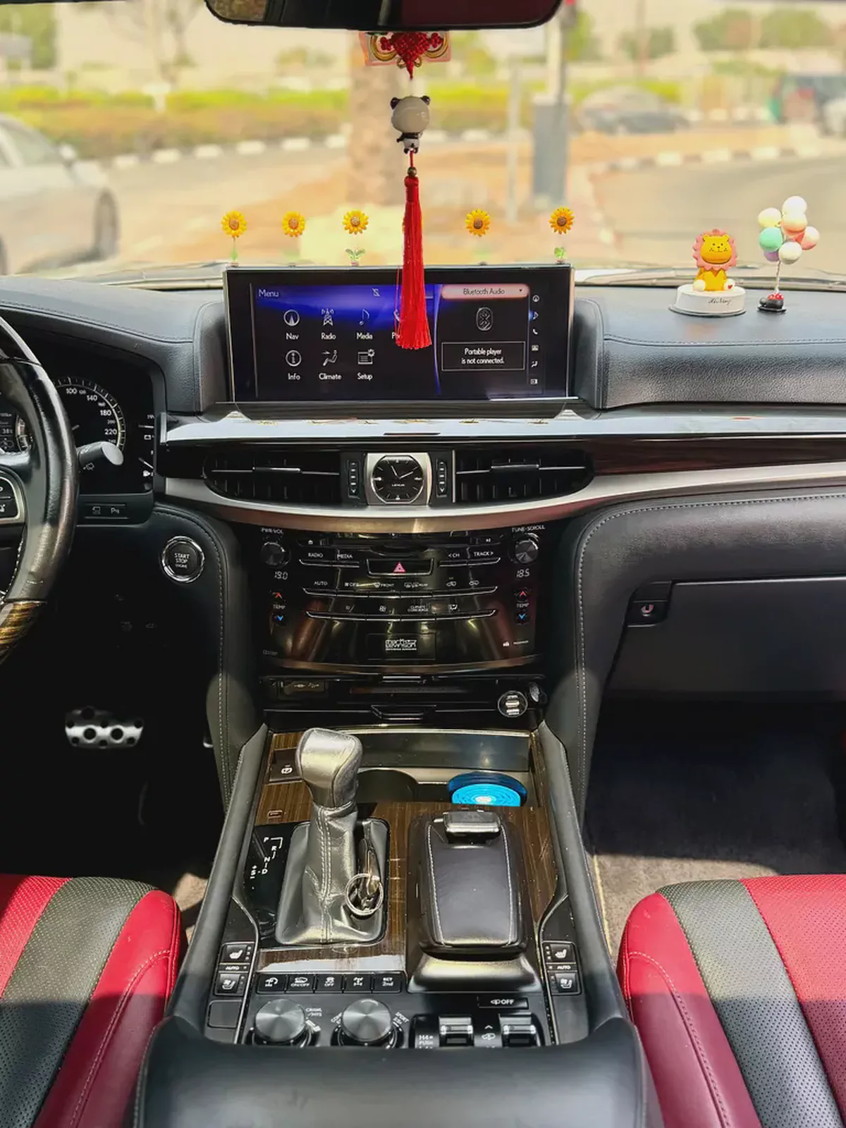 2018 Lexus LX 570 Signature GCC Specs in Excellent Condition-9-9