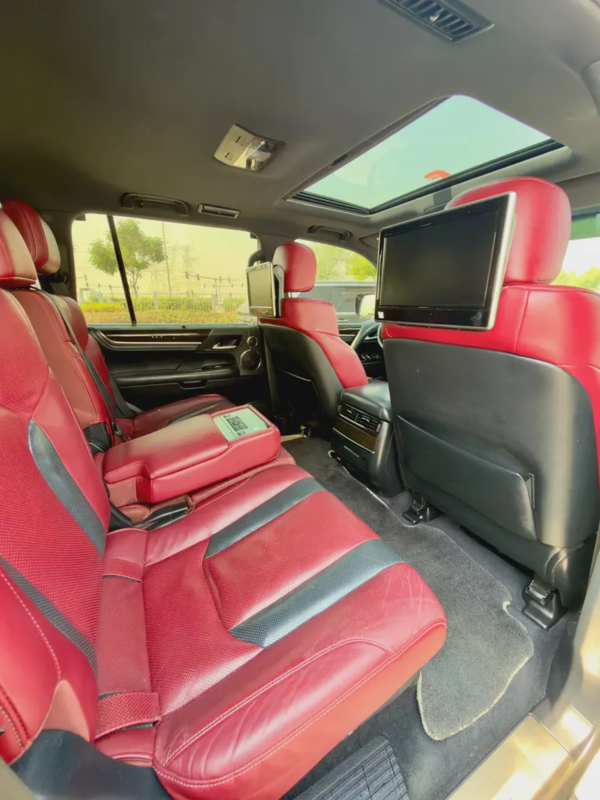 2018 Lexus LX 570 Signature GCC Specs in Excellent Condition-13-13