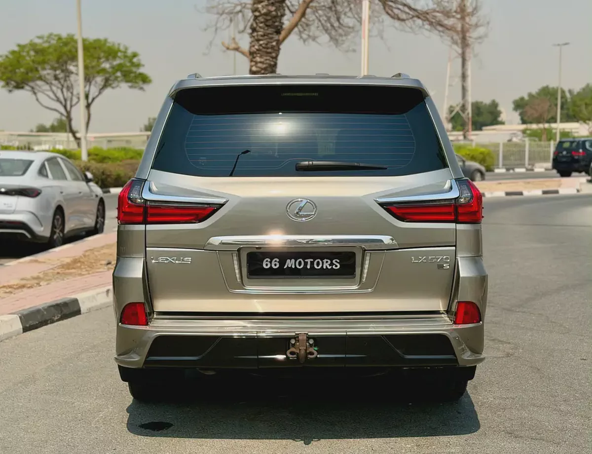 2018 Lexus LX 570 Signature GCC Specs in Excellent Condition-5-5