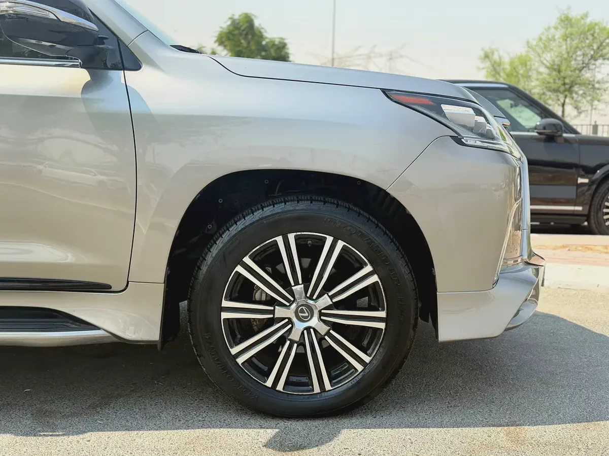 2018 Lexus LX 570 Signature GCC Specs in Excellent Condition-7-7