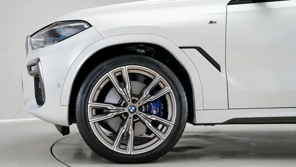 BMW X6 M50i