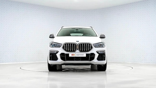 BMW X6 M50i