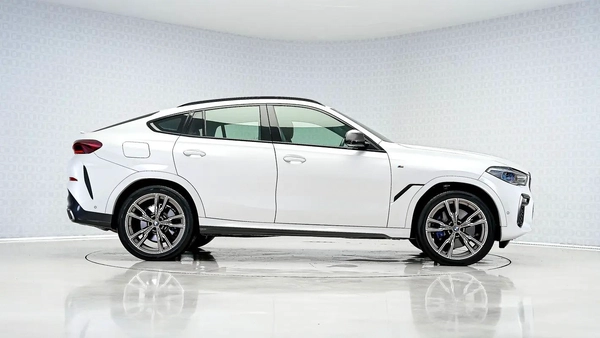 BMW X6 M50i