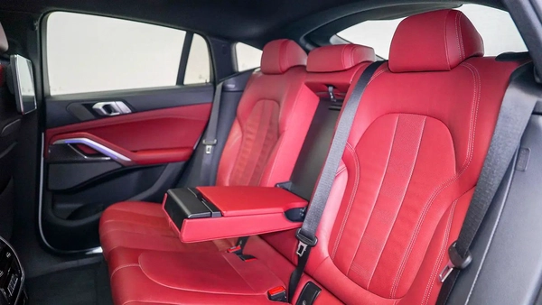 BMW X6 M50i