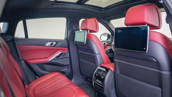 BMW X6 M50i