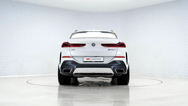 BMW X6 M50i