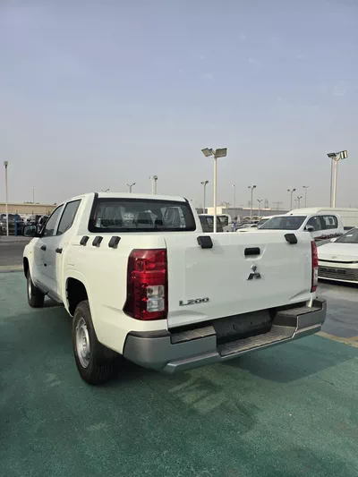 MITSUBISHI L200 DC MANUAL 4X4-12