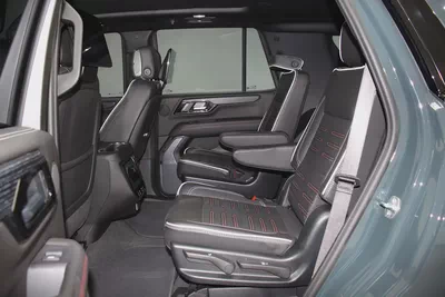 6.2L GMC Yukon AT4 Ultimate 2025 GCC Specs - Luxury Off-Roader-7