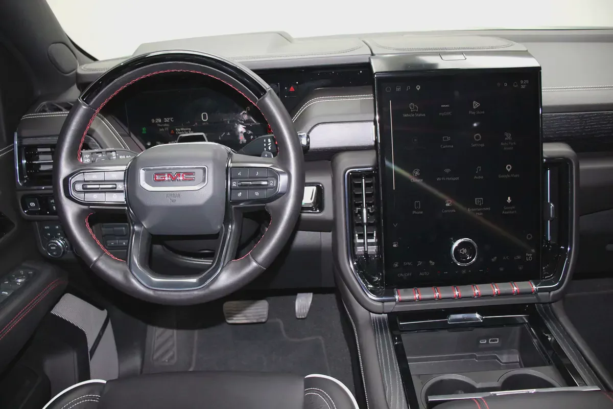 6.2L GMC Yukon AT4 Ultimate 2025 GCC Specs - Luxury Off-Roader-5-5