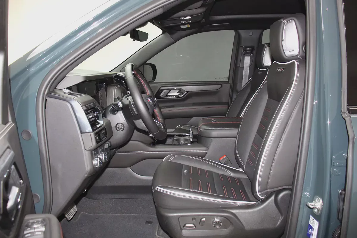 6.2L GMC Yukon AT4 Ultimate 2025 GCC Specs - Luxury Off-Roader-6-6