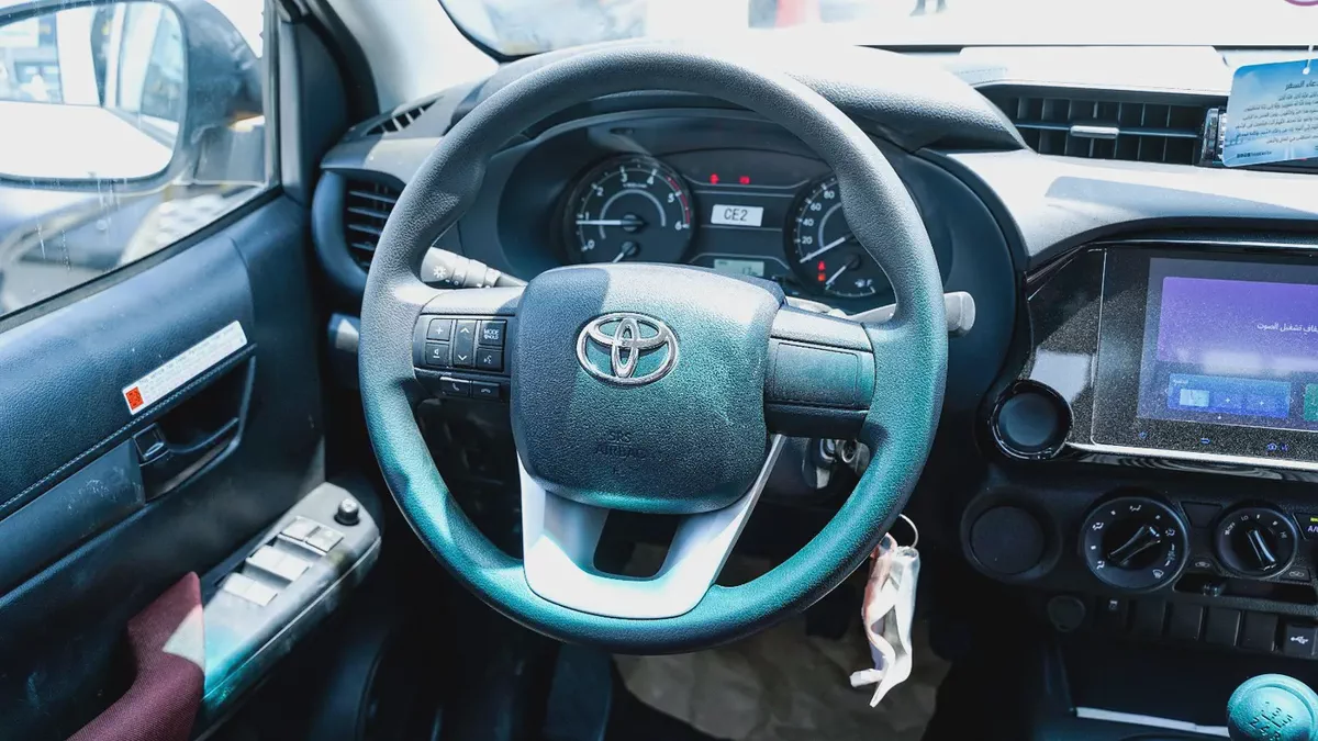 TOYOTA HILUX BASIC 2.4 DISL MODEL 2025 GCC SPECS-9-9