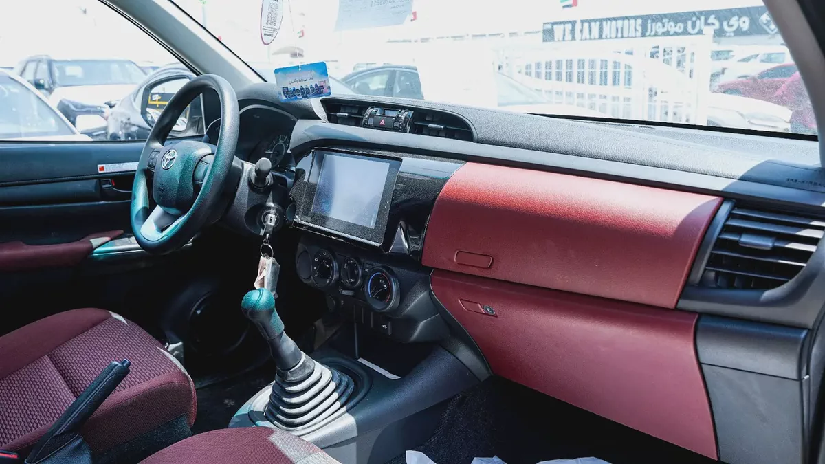 TOYOTA HILUX BASIC 2.4 DISL MODEL 2025 GCC SPECS-11-11