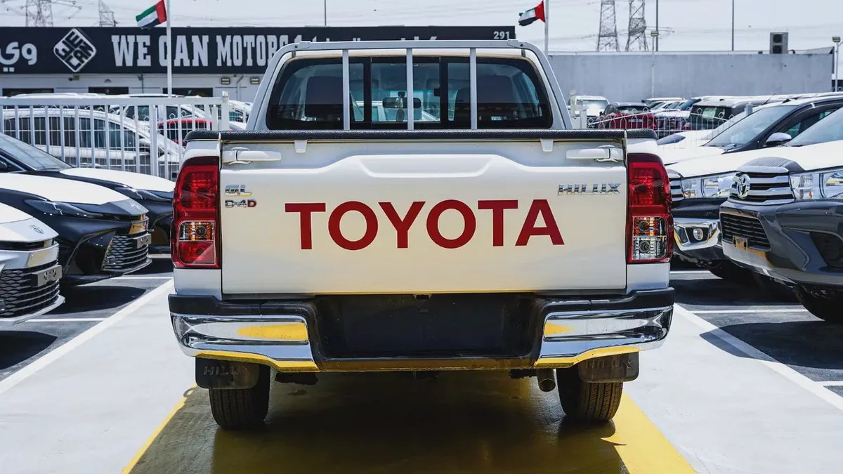 TOYOTA HILUX BASIC 2.4 DISL MODEL 2025 GCC SPECS-7-7